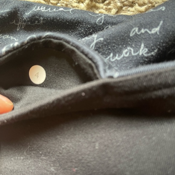 Lululemon capris leggings size 4 reversible - Picture 2 of 5
